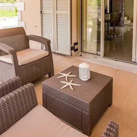 Johnnie Villa
