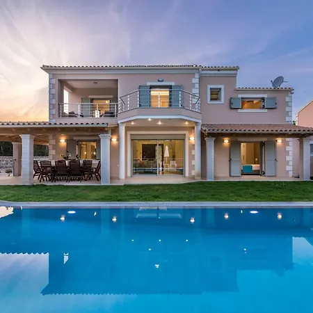 Johnnie Villa *