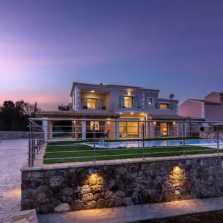 Villa Johnnie Pouládes