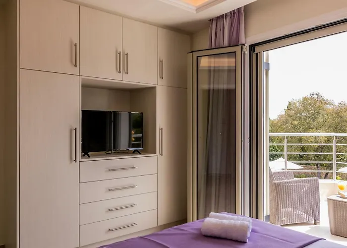 Johnnie Villa Pouládes